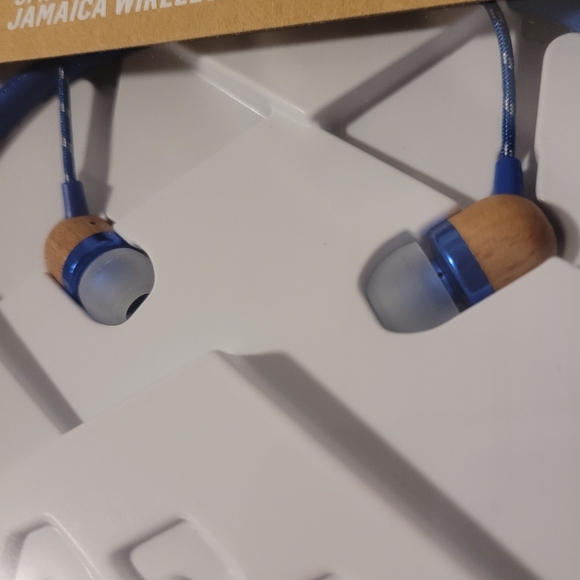 House of Marley Smile Jamaica In-Ear Bluetooth Headphones - Picture 5 of 7